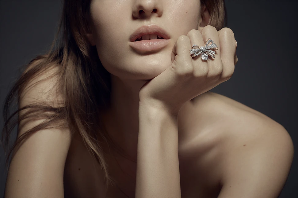 <p>Chaumet – High Jewelry ring mounted on white and rose gold with diamonds</p>
