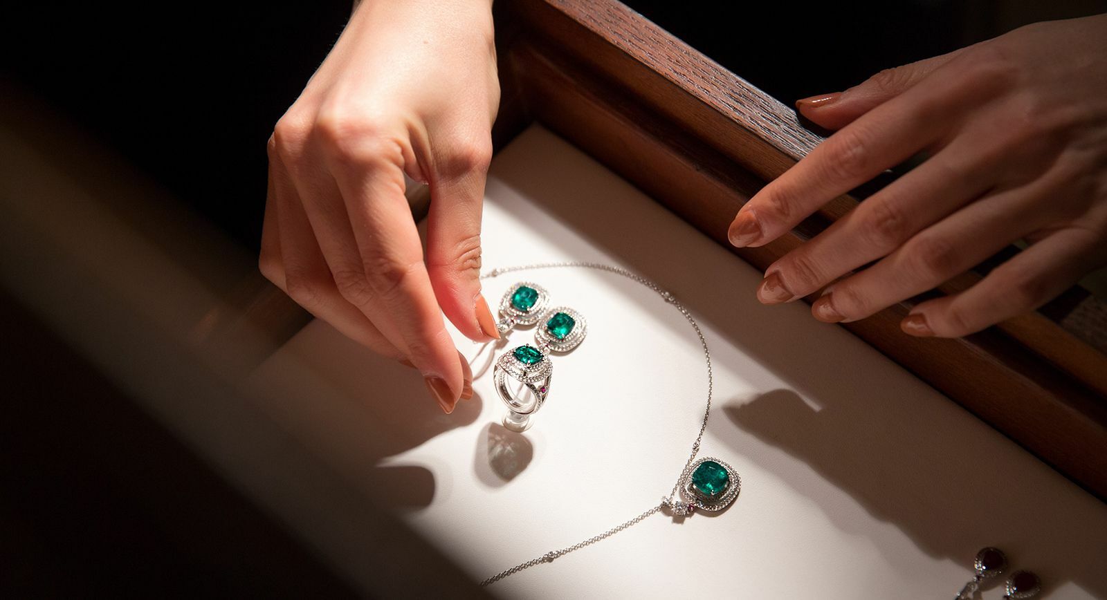 Gübelin: The charm of the Burmese ruby at the ‘Magical Journey to Burma’ event