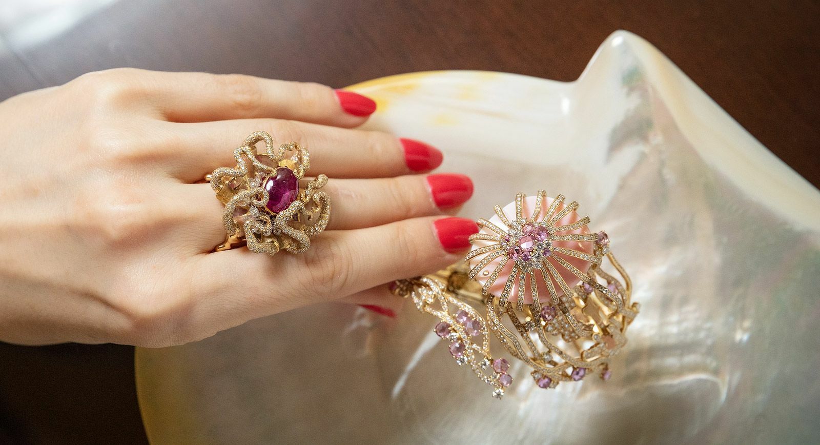 Masterstrokes by Jewels Emporium, современный пионер французской эмали на ювелирных украшениях в Индии