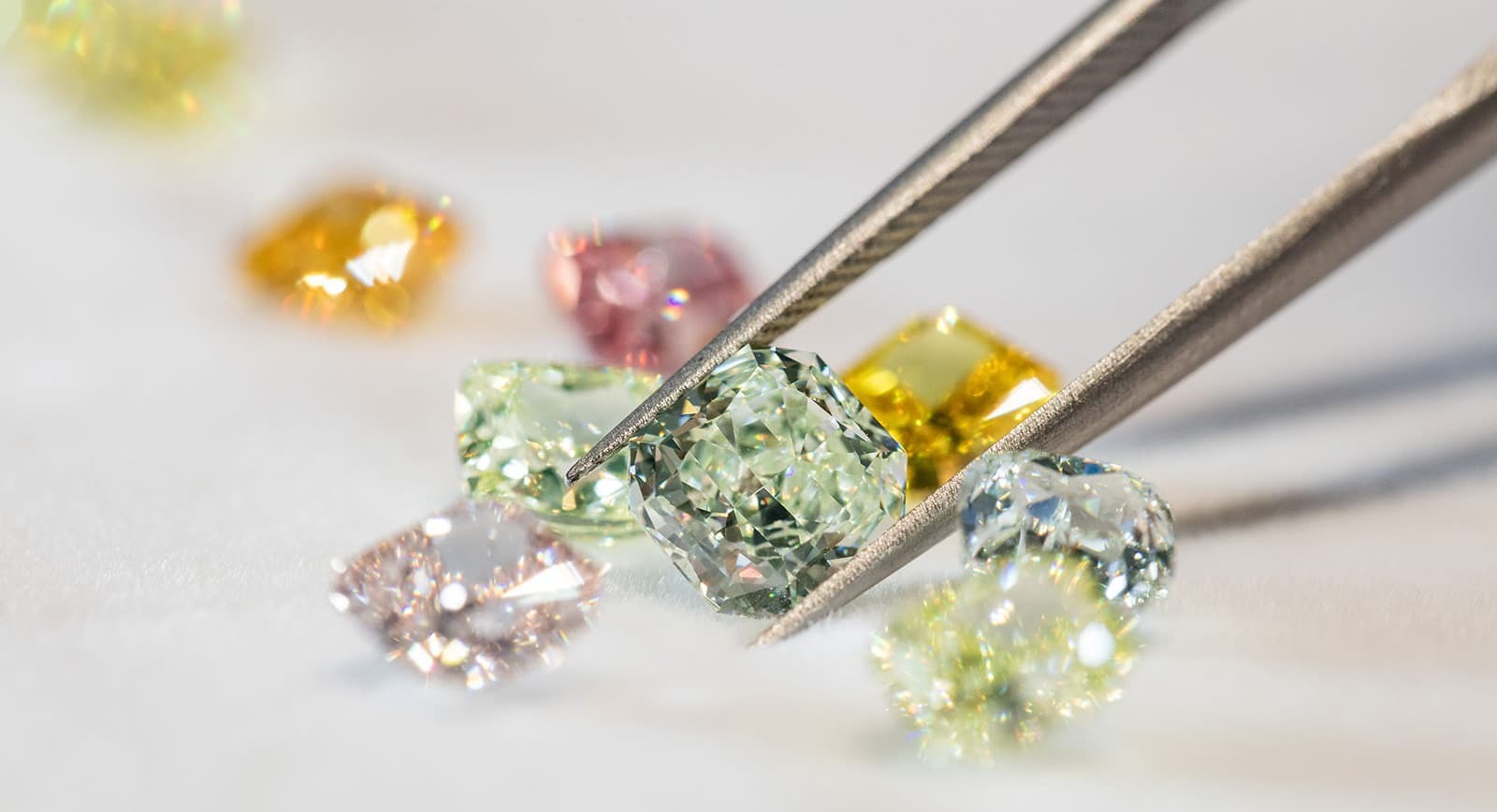 Birthstone jewellery: Fancy coloured diamonds for April