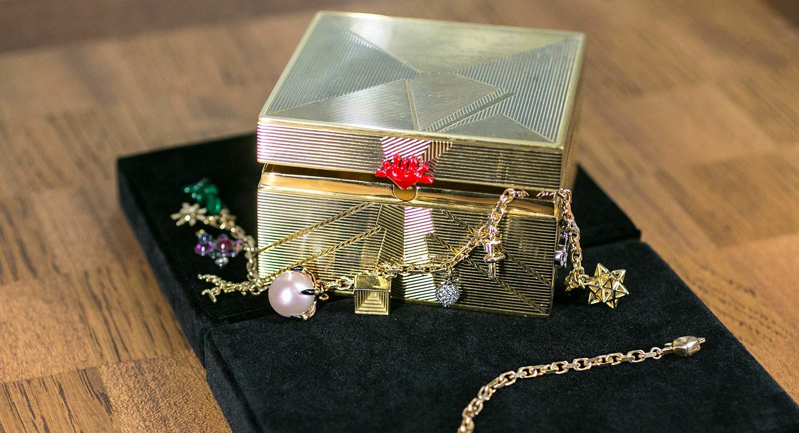 Solange Azagury-Partridge Sentimentals collection 'Keepsake Box' with lacquer decoration in gold vermeil