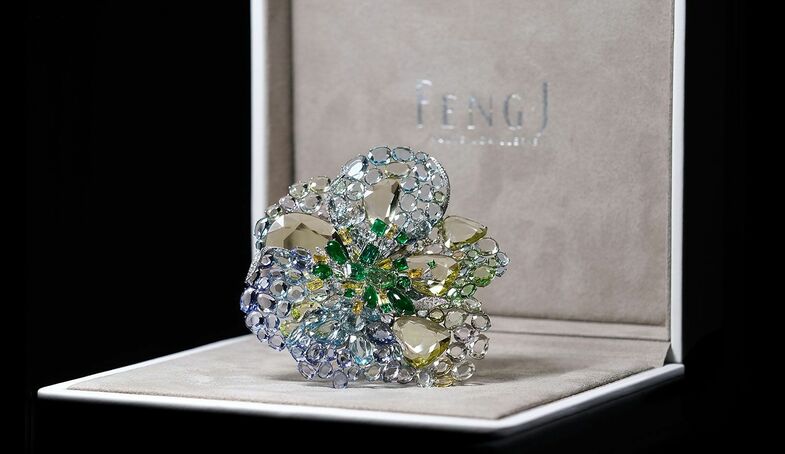 S2x1 icy green dahlia   brooch