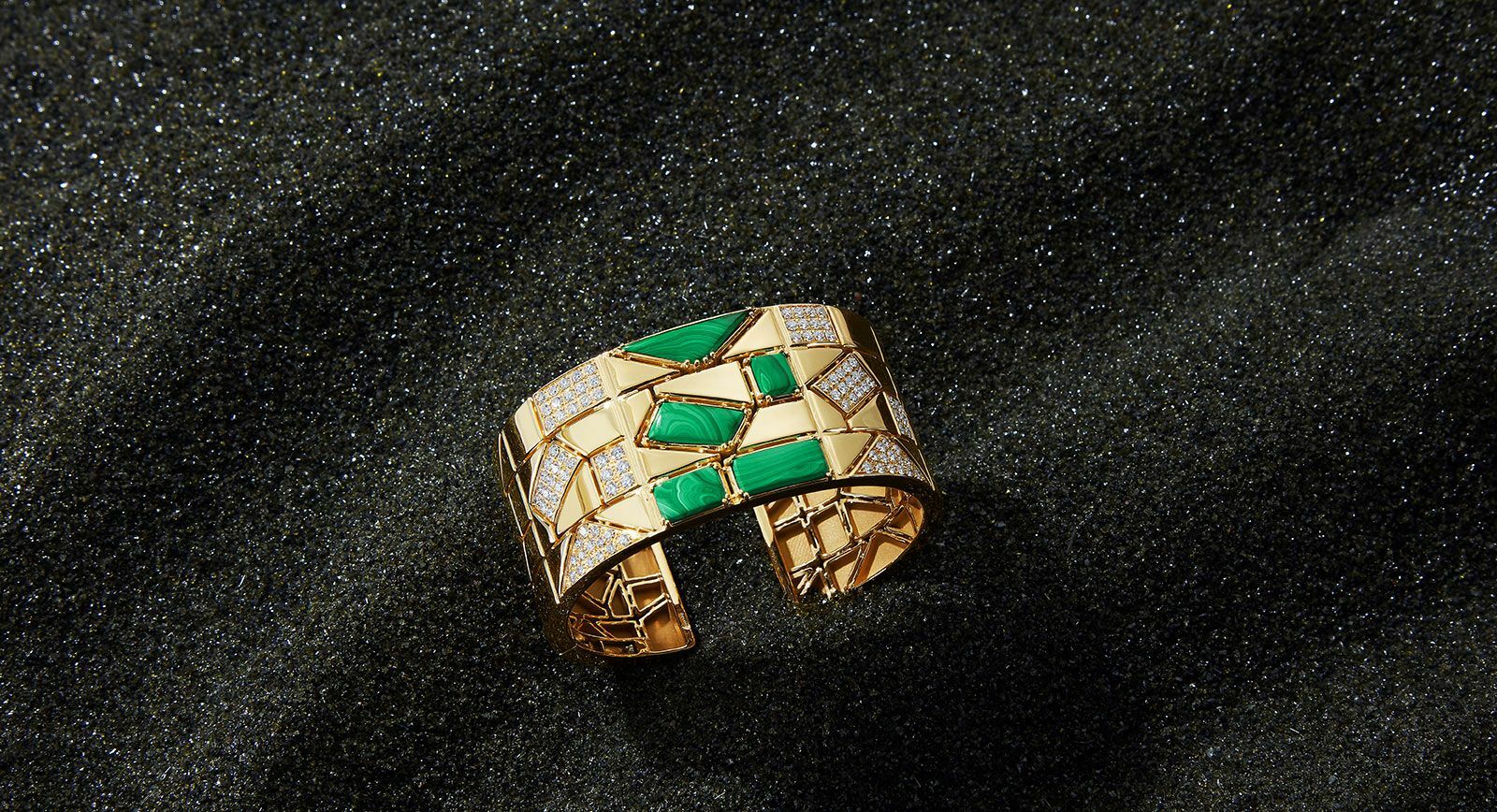 Miseno Baia cuff bracelet in yellow gold with diamonds and malachite