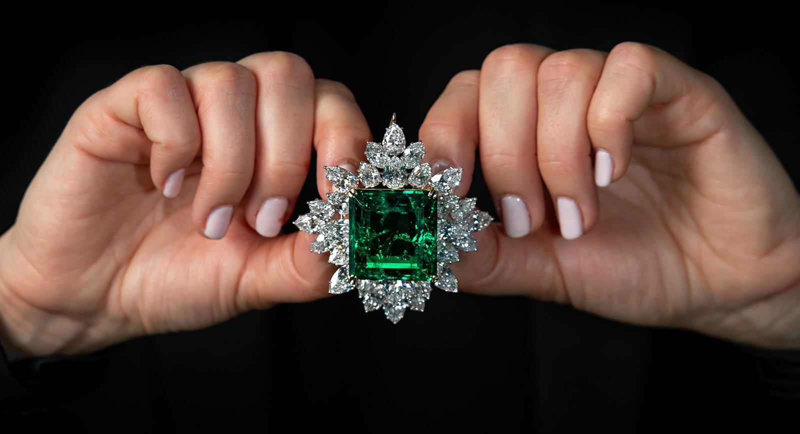 Sotheby’s Magnificent Jewels and Noble Jewels auction Geneva 2021 ‘Big Rocks’ 80.45 carat step-cut Colombian emerald and diamond brooch 