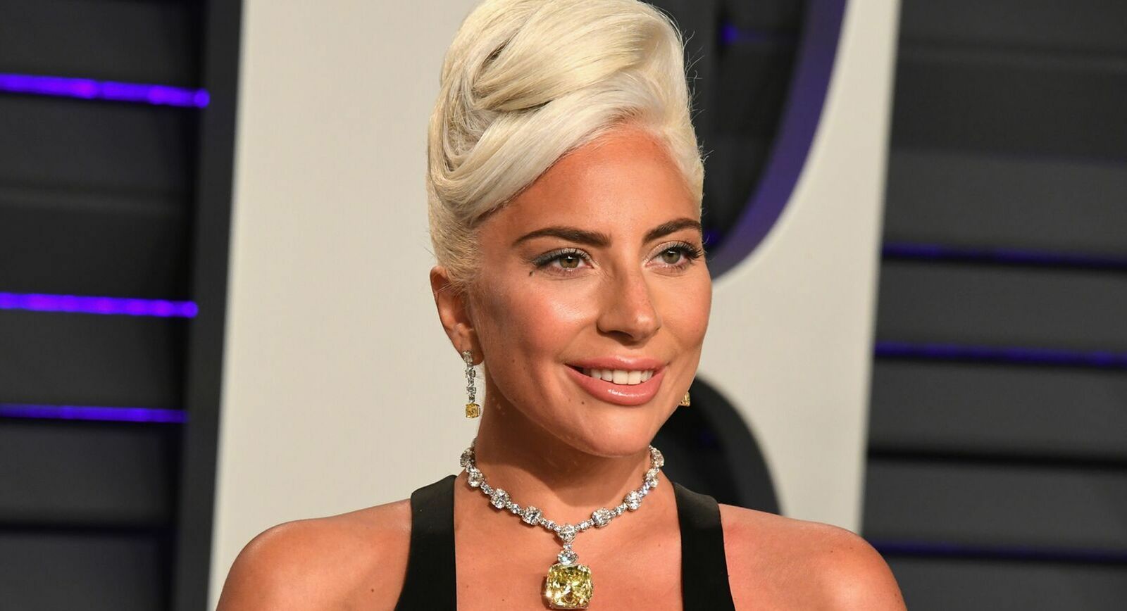 Леди Гага на церемонии вручения премии "Оскар" 2019 года с желтым бриллиантом Тиффани весом 128,54 карата