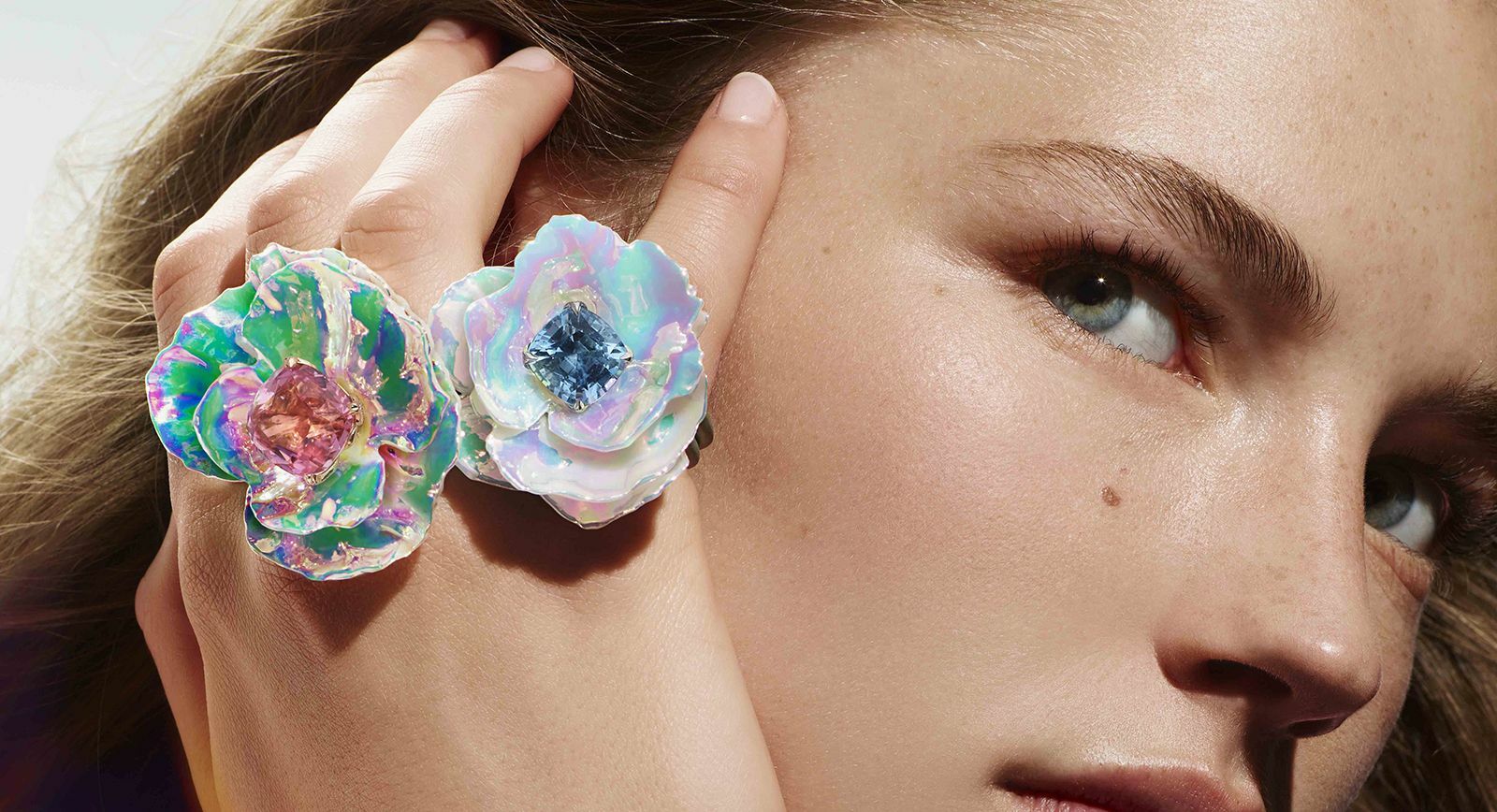 Chromatique rings with holographic ceramic, aquamarine and pink tourmaline from the Boucheron Holographique High Jewellery collection
