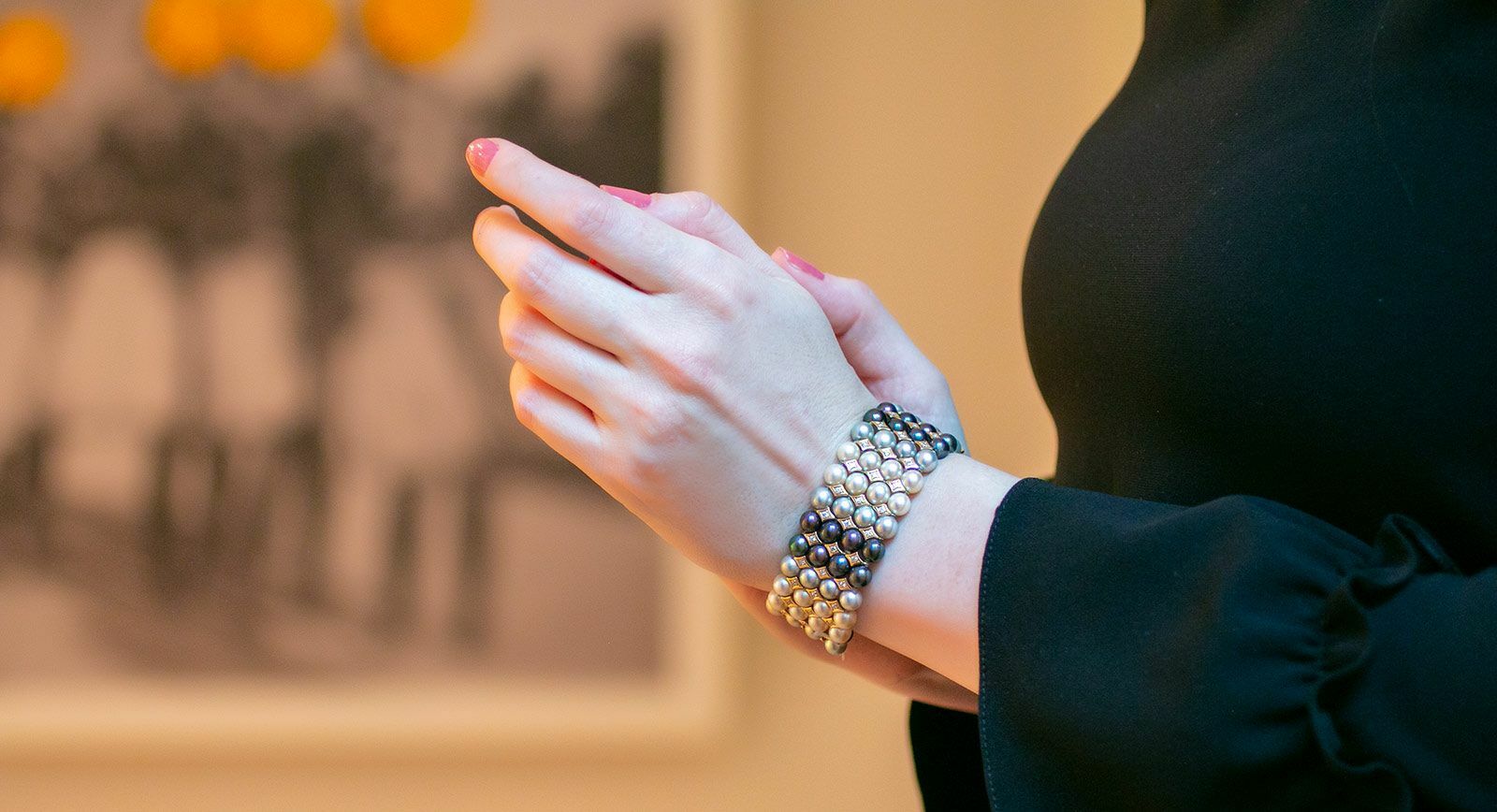 Carloris cultured pearl and diamond bracelet to be auctioned by Bonhams Paris in November 2021