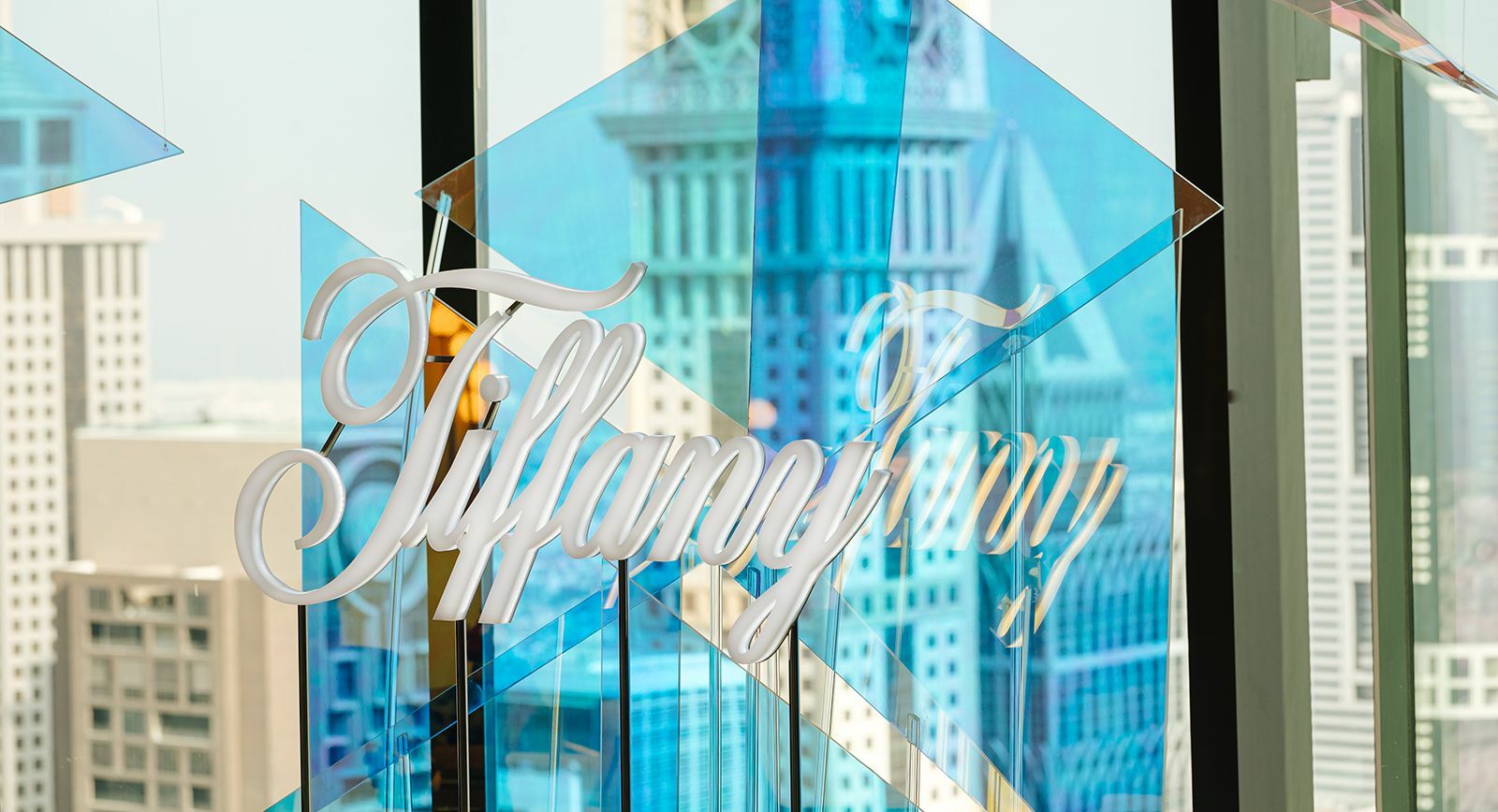 Tiffany & Co. представила ювелирные изделия высокого ювелирного искусства на выставке Dubai Expo 2020