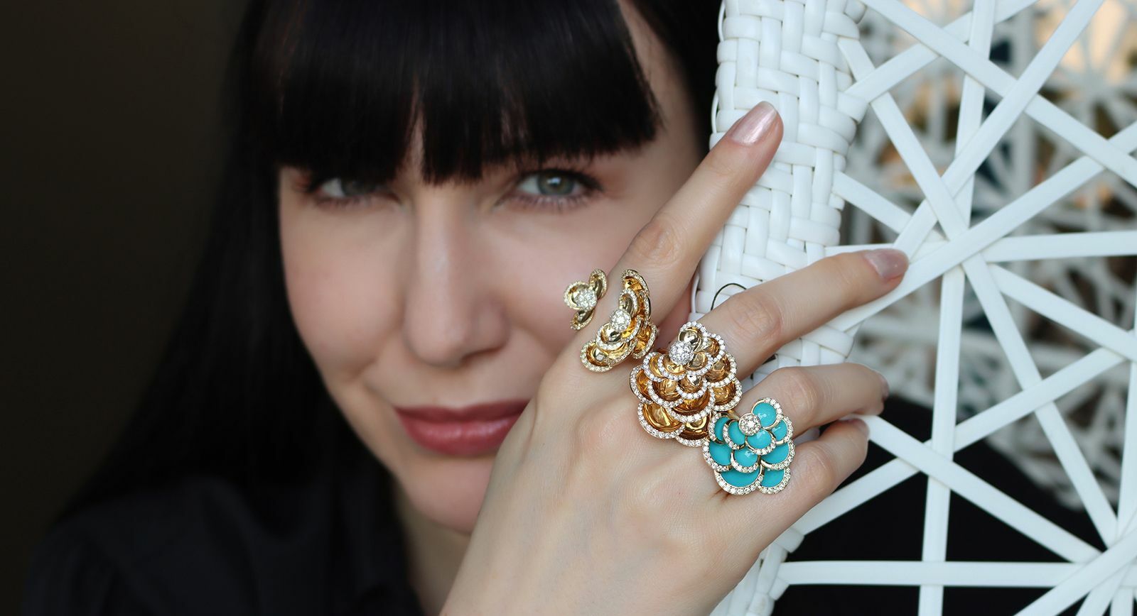 Katerina Perez wears rings from the Petals Collection by FerriFirenze 