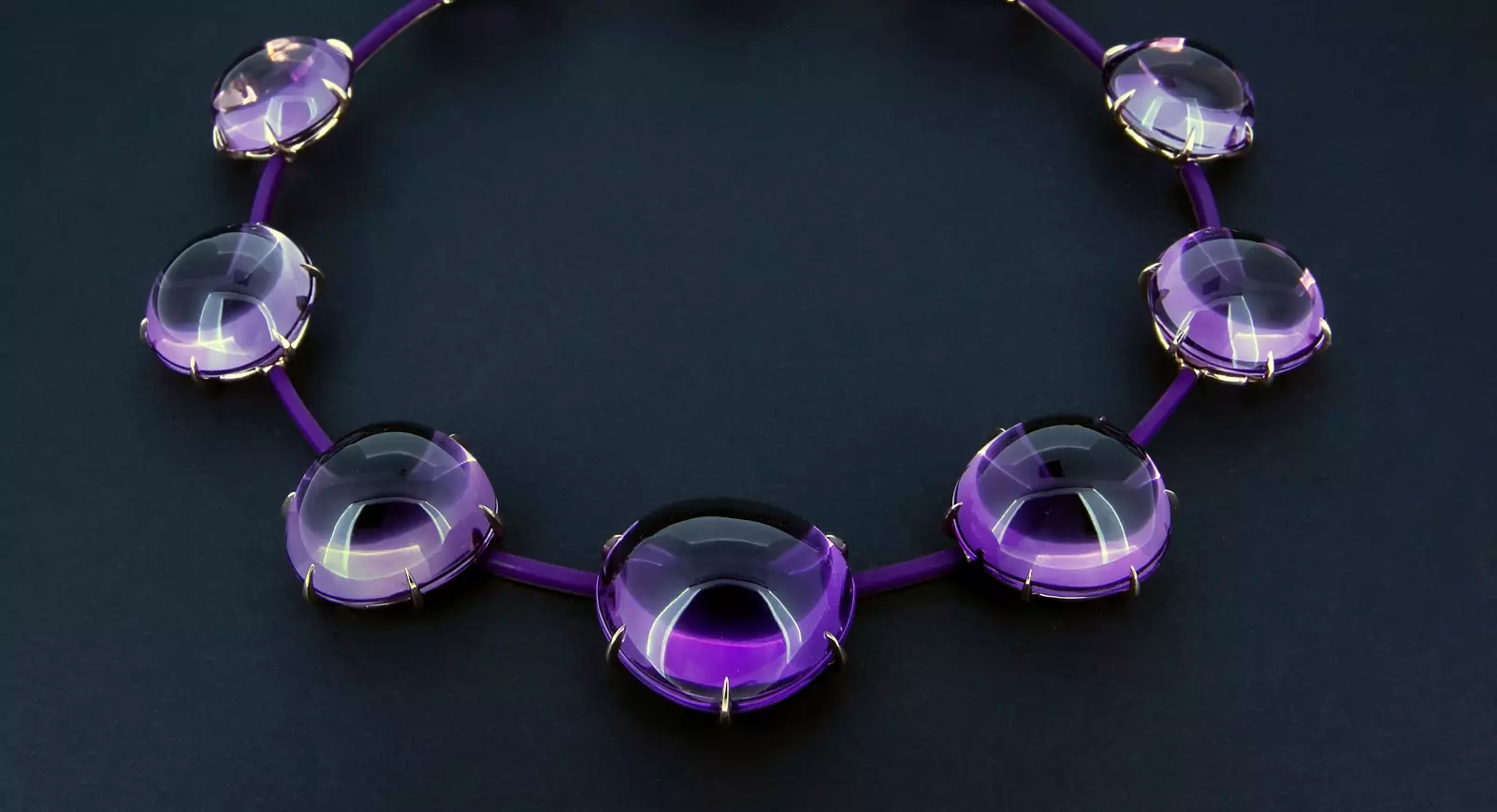 Taffin necklace with 841.70 carats of amethysts and purple ceramic in 18k rose gold 