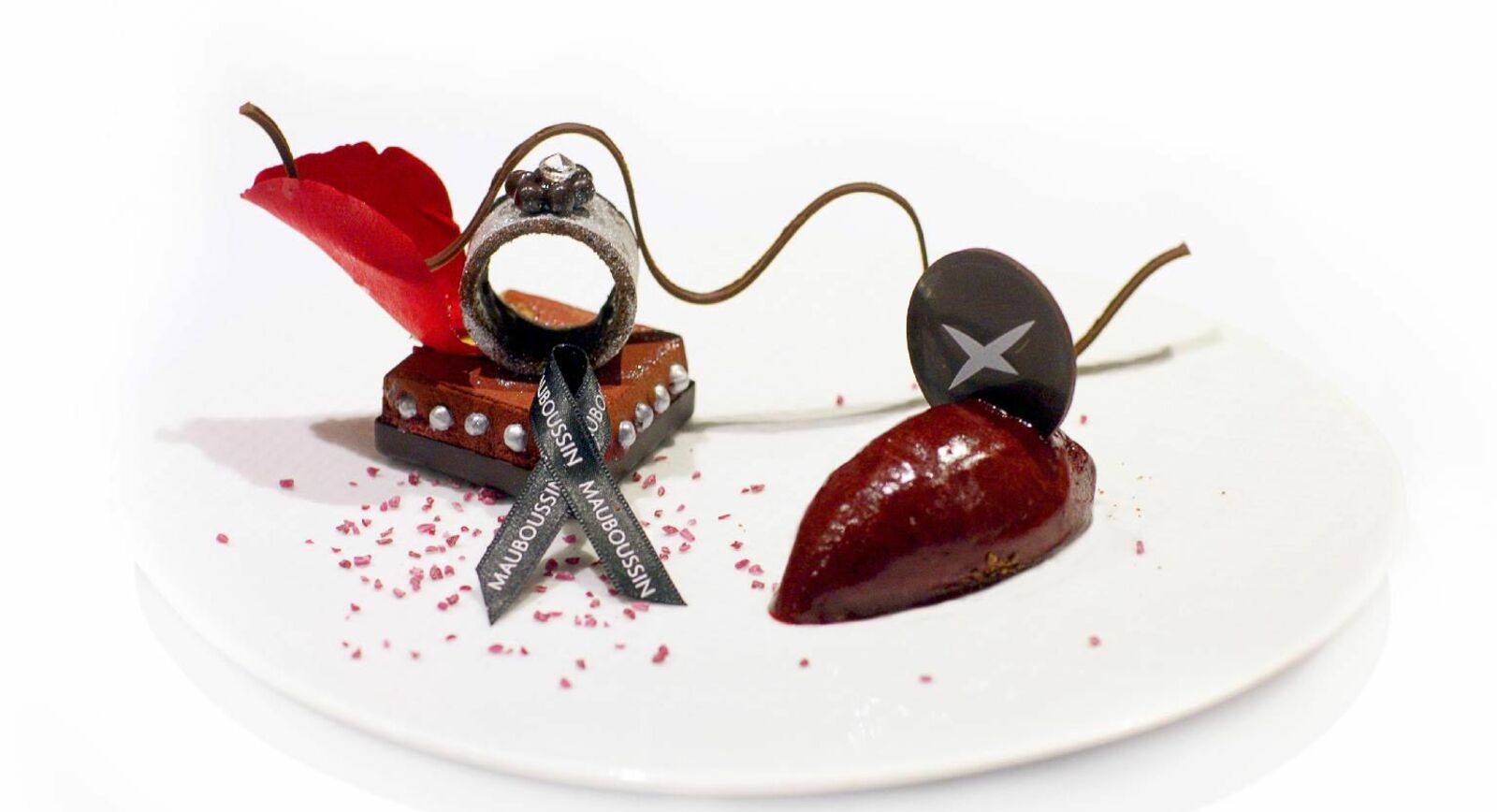 Mauboussin’s L’Oeuvre Noire Dessert Ring