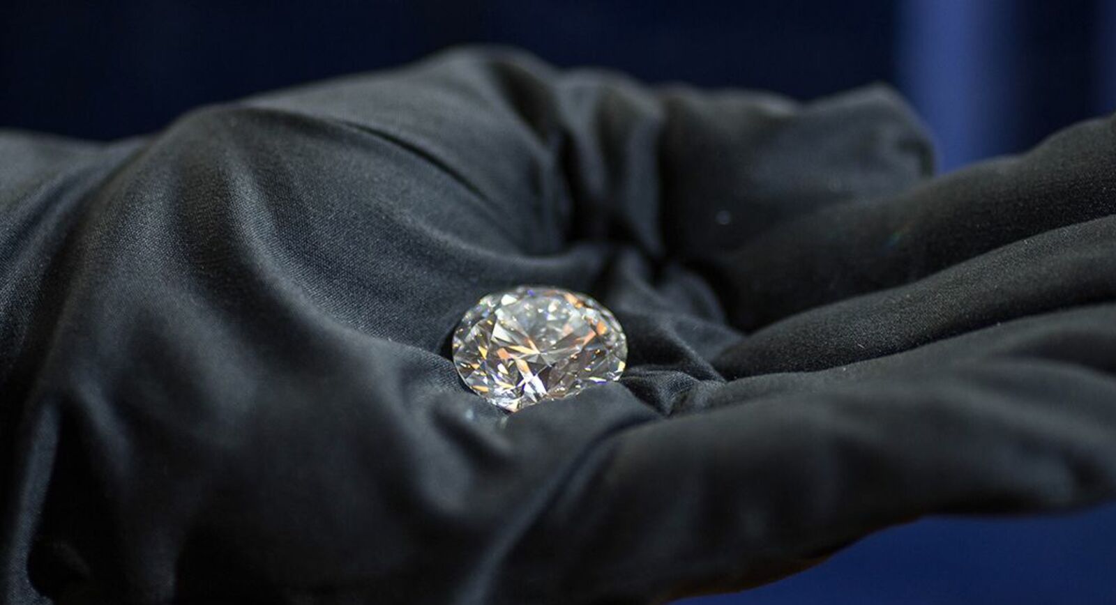 ALROSA presents an exceptional collection of faceted diamonds - The Dynasty