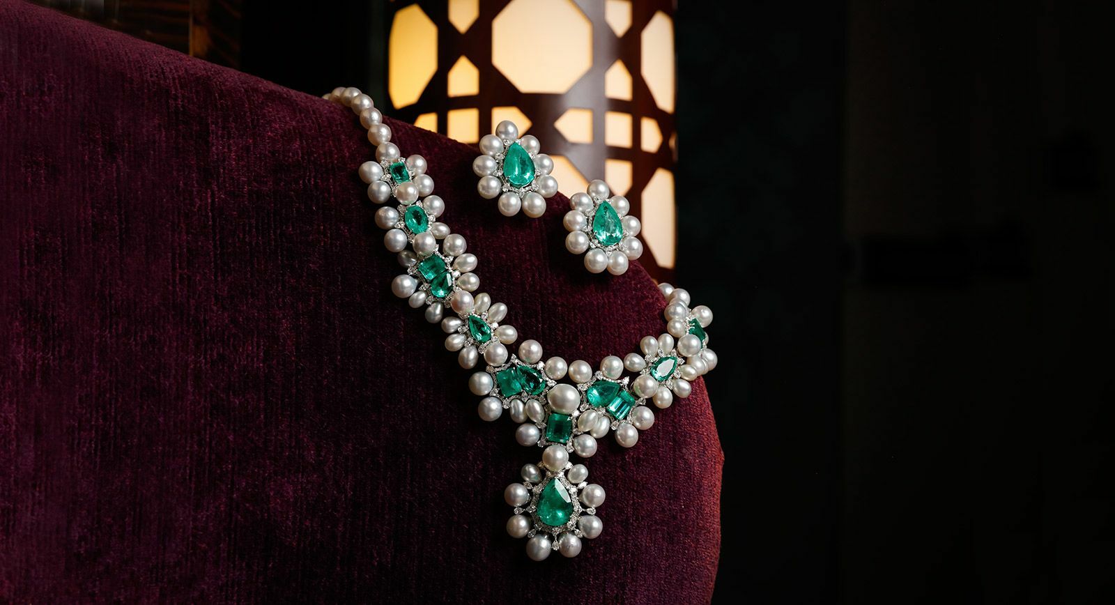 Kamyen pearl and emerald parure