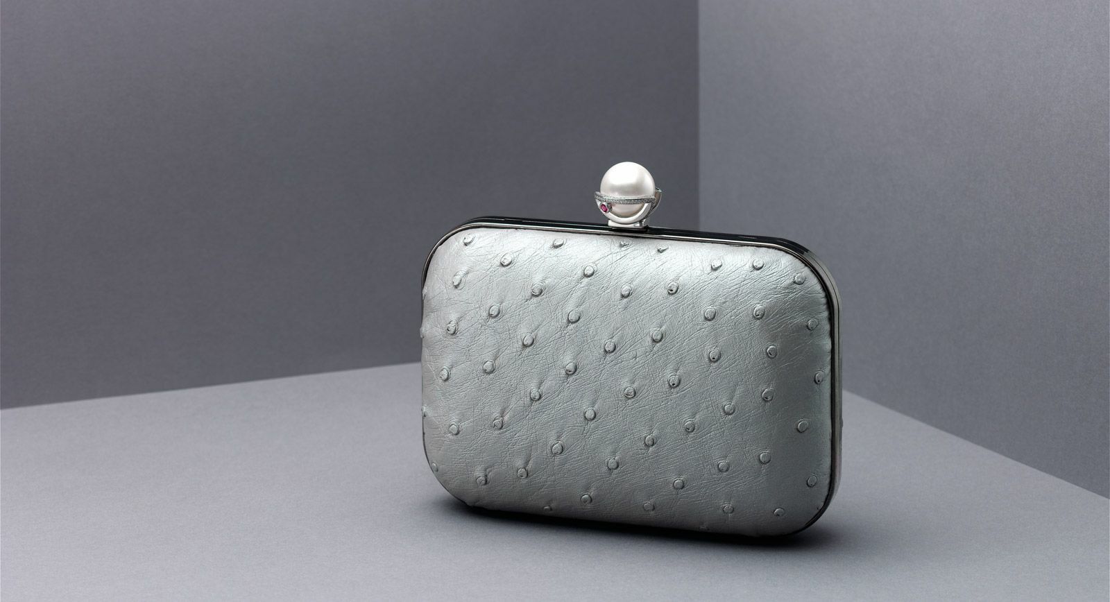 Ювелирные сумочки: роскошные аксессуары с драгоценными деталями 