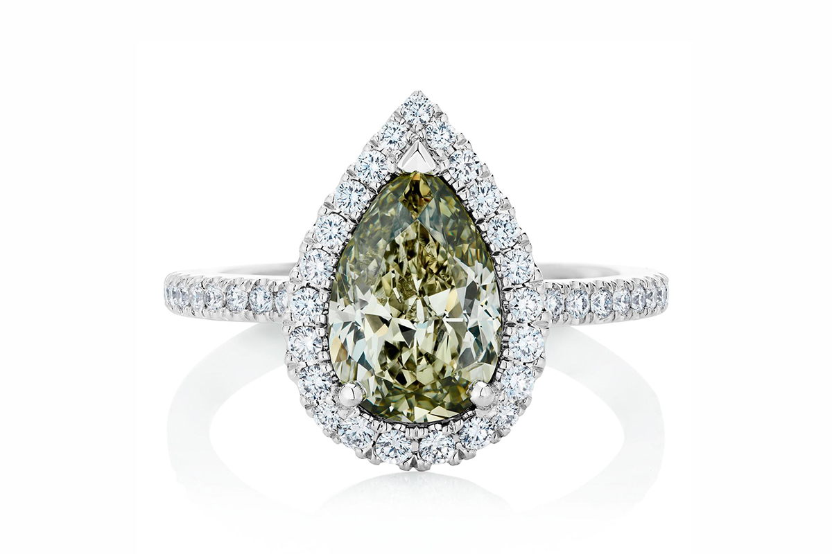  De Beers Coloured Master Diamonds Aura ring set with a 2.00-carat Fancy Greenish