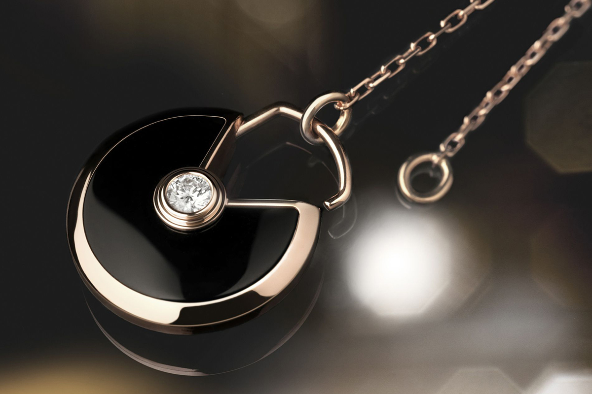  Cartier Amulette Collection