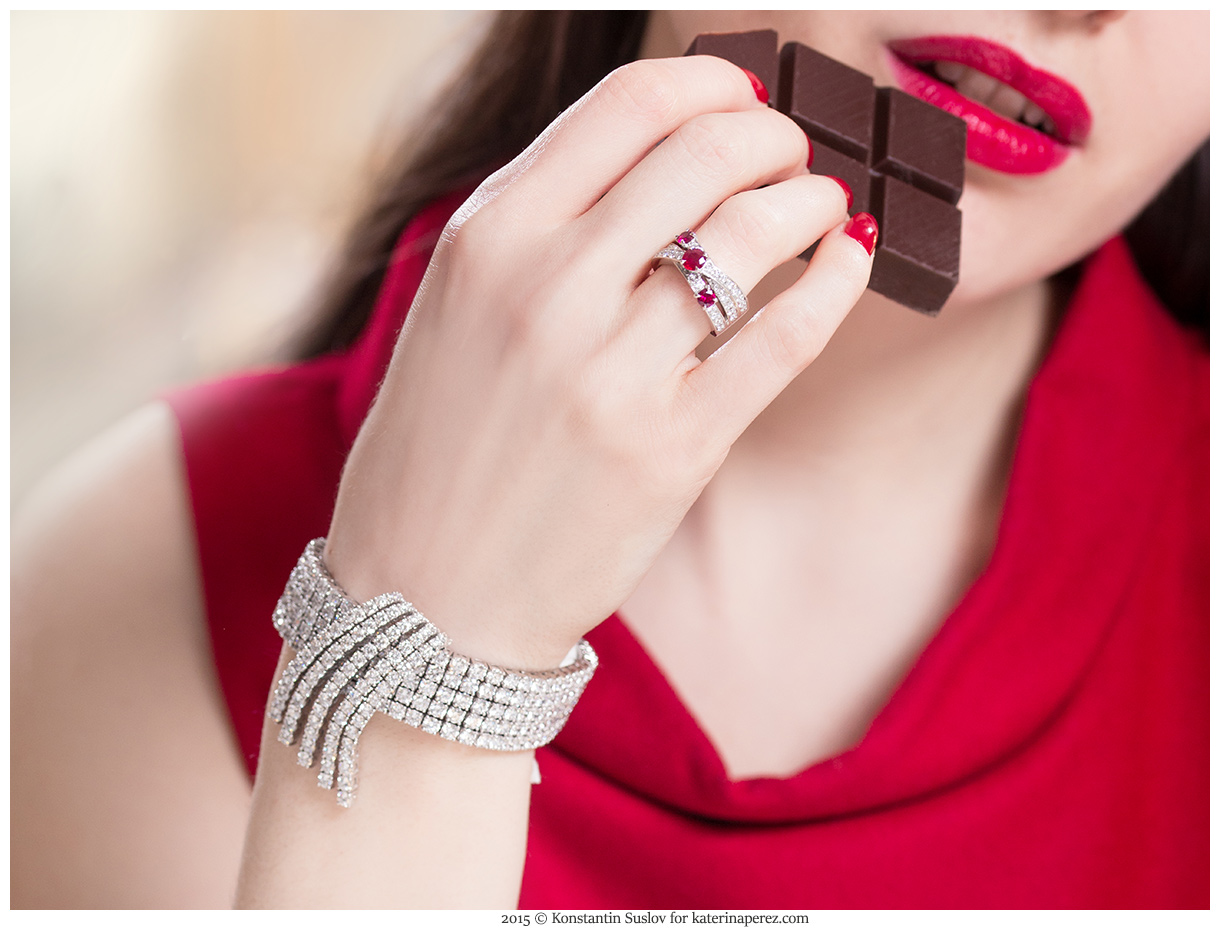  Chocolate story jewellery descriptions: 1.Left hand: Harry Winston ruby and diamonds band ring. Right hand: Piaget Rose diamond ring 2. Harry Winston Draperie diamond bracelet 3. Harry Winston Draperie diamond bracelet and a diamonds and rubies ring