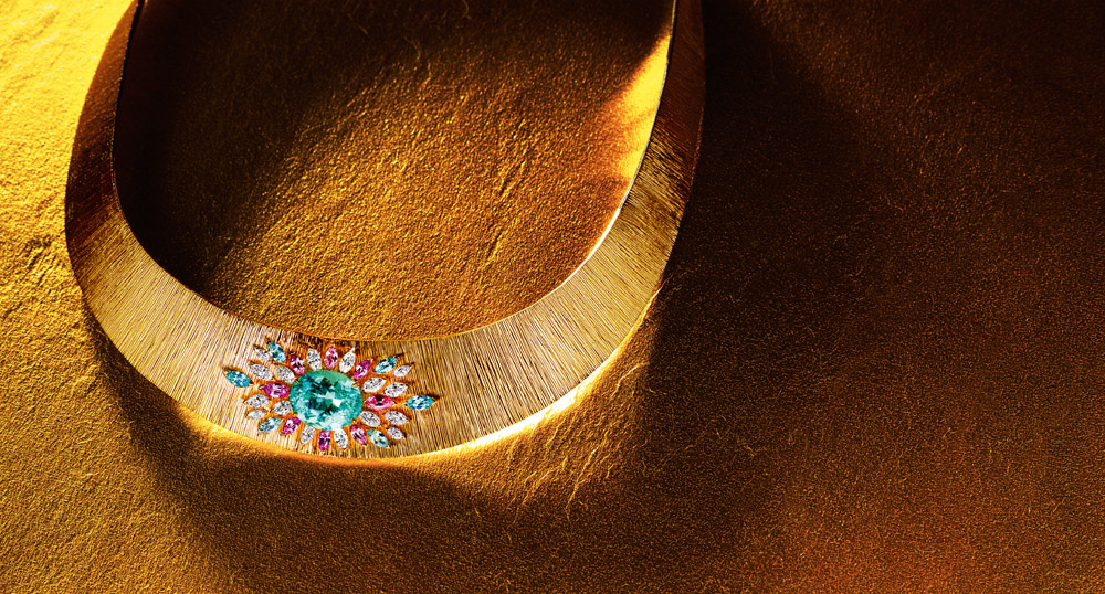 Piaget necklace with a Mozambique Paraiba-type tourmaline of 7.84 cts, diamonds, pink sapphires and blue tourmalines