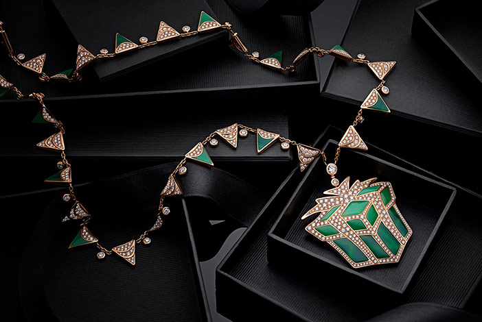  THE GIFT - High Jewellery necklace in pink gold with yellow green chalcedony, round brilliant cut diamonds (7.83 ct) and pavé-set diamonds (19.06 ct).