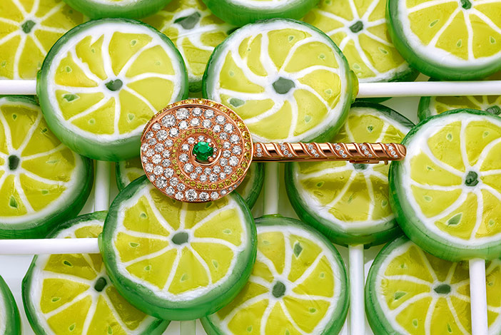  LECCA LECCA - High Jewellery brooch in pink gold with 1 emerald (0.28 ct), Fancy Intense Yellow pavé-set diamonds (0.58 ct) and pavé-set diamonds (2.07 ct).