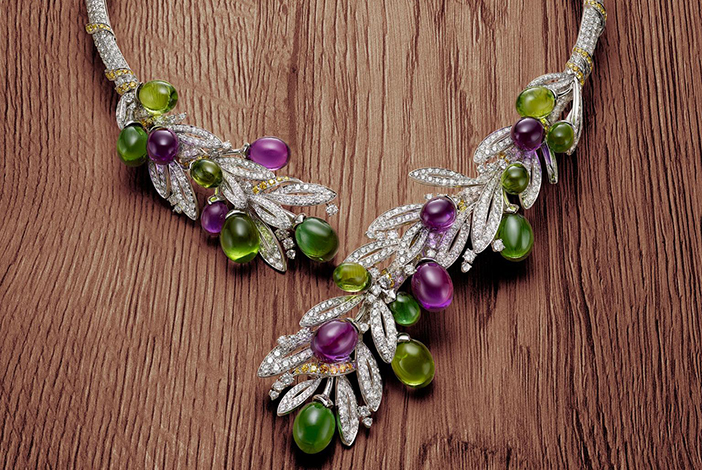  OLIVE - High Jewellery necklace in white gold with 7 peridots (47.84 ct), 7 amethysts (43.47 ct), 6 tourmalines (42.69 ct), fancy color pavé diamonds (3.85 ct), round brilliant cut diamonds and pavé diamonds (29.75 ct).