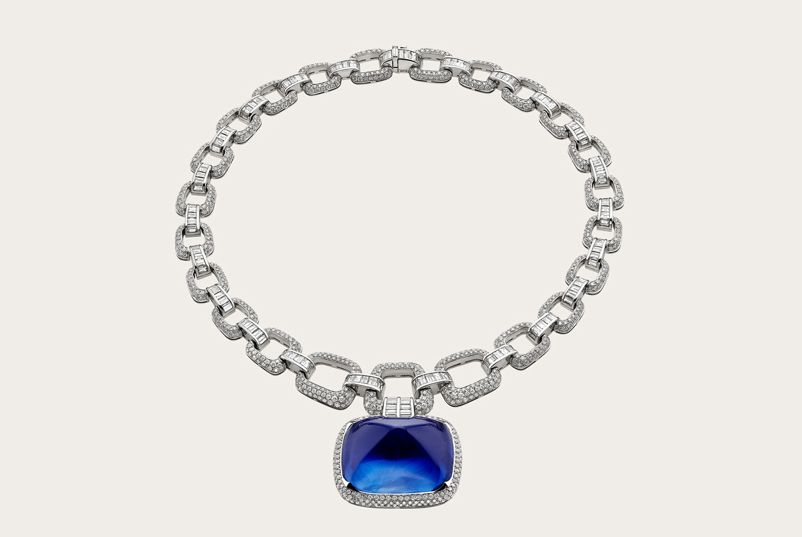  IL MAGNIFICO DI BULGARI - High Jewellery necklace in platinum with 1 cabochon Burma sapphire (180.98 ct), rectangular, trapezoidal step cut diamonds and pavé diamonds (28.46 ct).