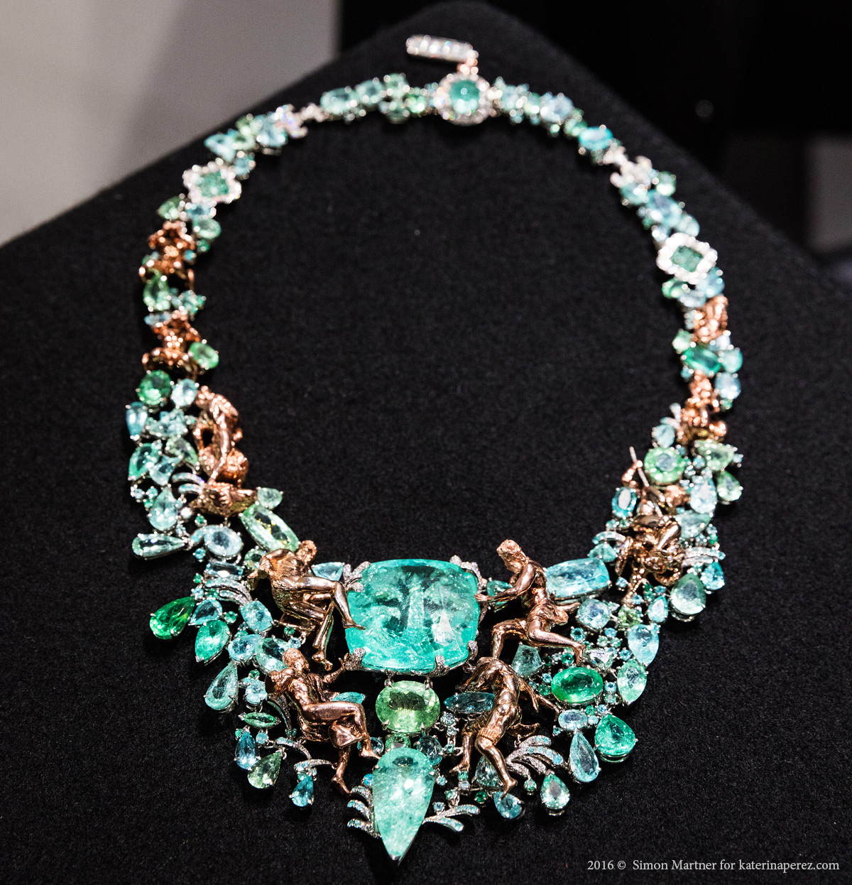 Bib-necklace, designed to be worn on the upper part of the chest rising right up to your neck, decorated with a view of the Fontana dei Quattro Fiumi in Piazza Navona
