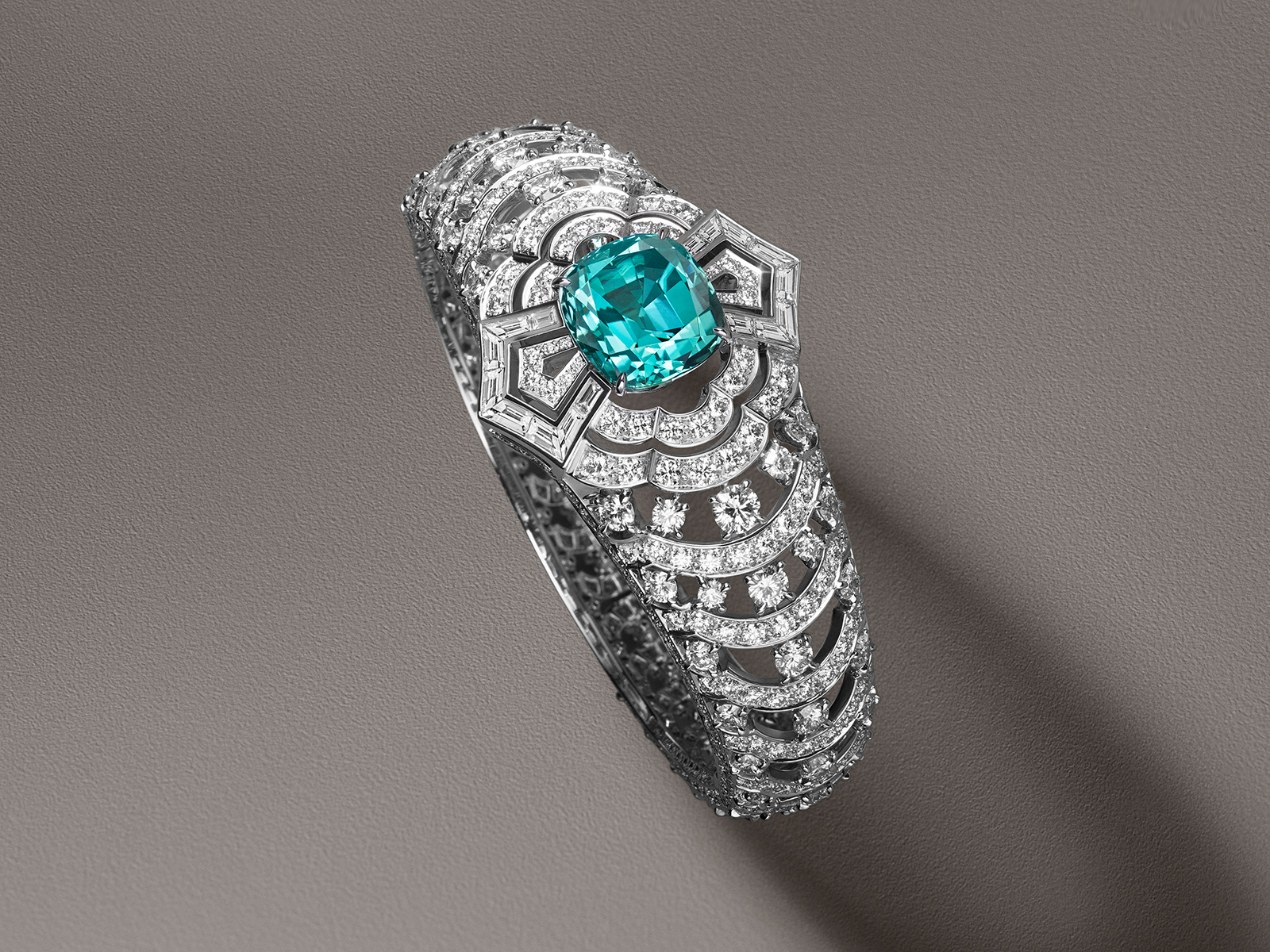  Louis Vuitton bracelet with Paraiba tourmaline and diamonds from Conquêtes collection