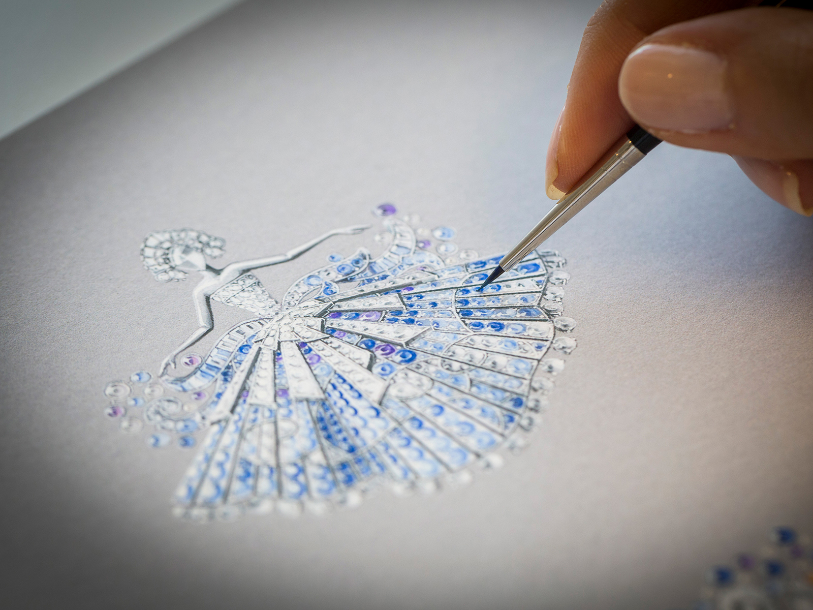   MÉTAMORPHOSE DU CYGNE CLIP - Yellow gold, white gold, colored sapphires,spessartite garnets, black spinels, onyx, diamonds