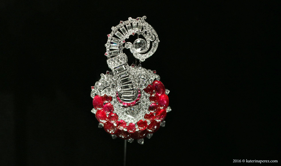  Brooch or hat jewel with rubies and diamonds set in platinum. Possibly France c. 1935