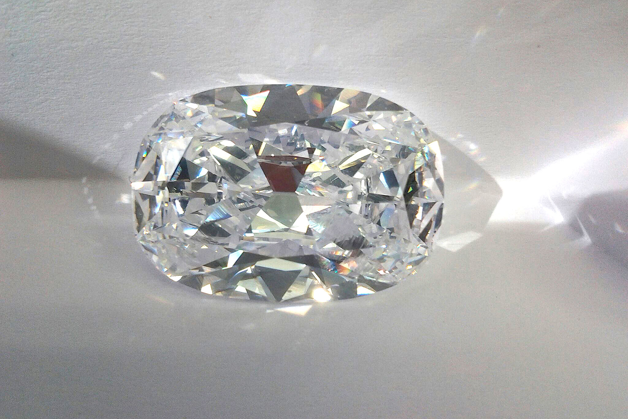 Ограненный бриллиант весом 59.89ct