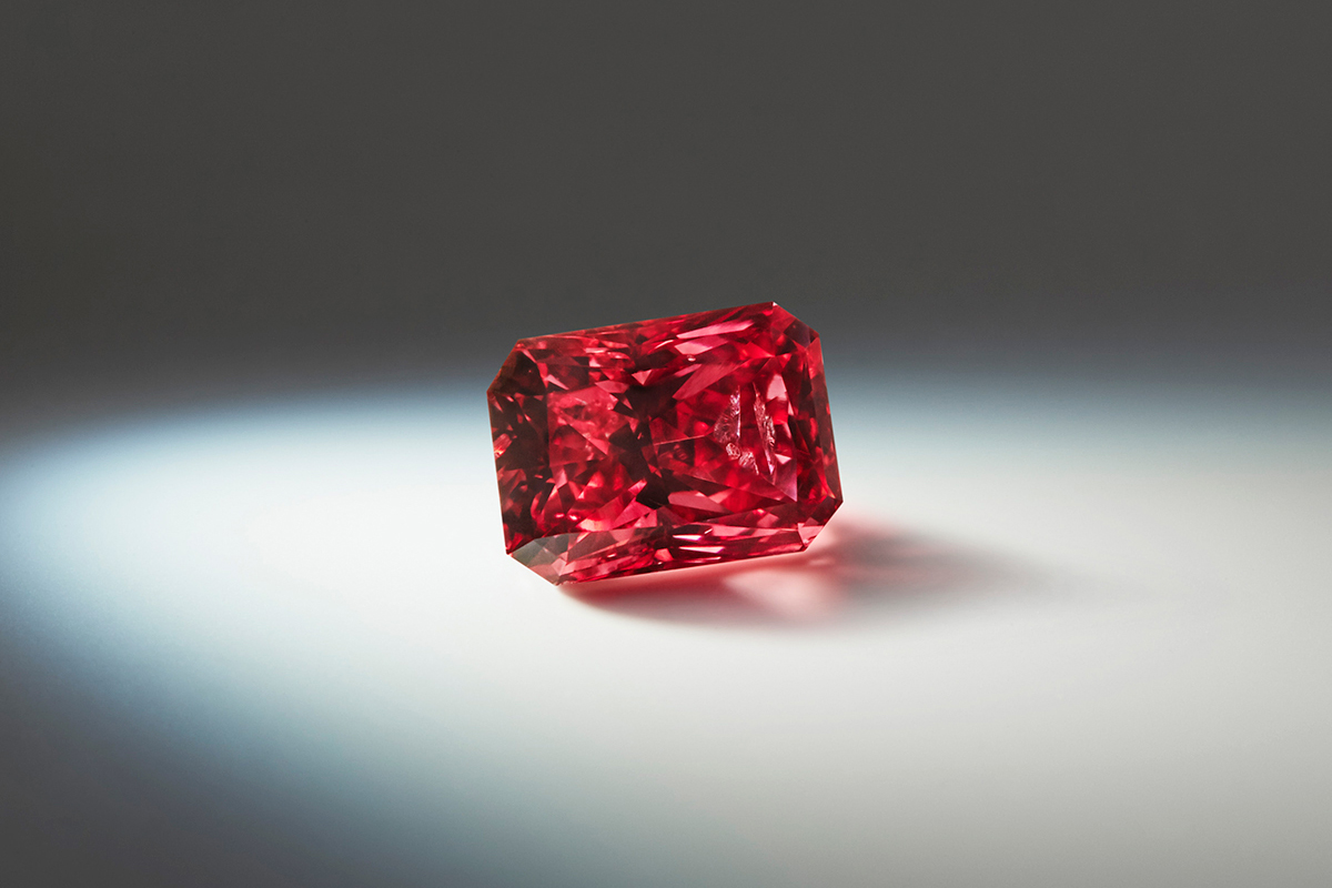  The Fancy Red Argyle Isla Diamond (1.14 cts)