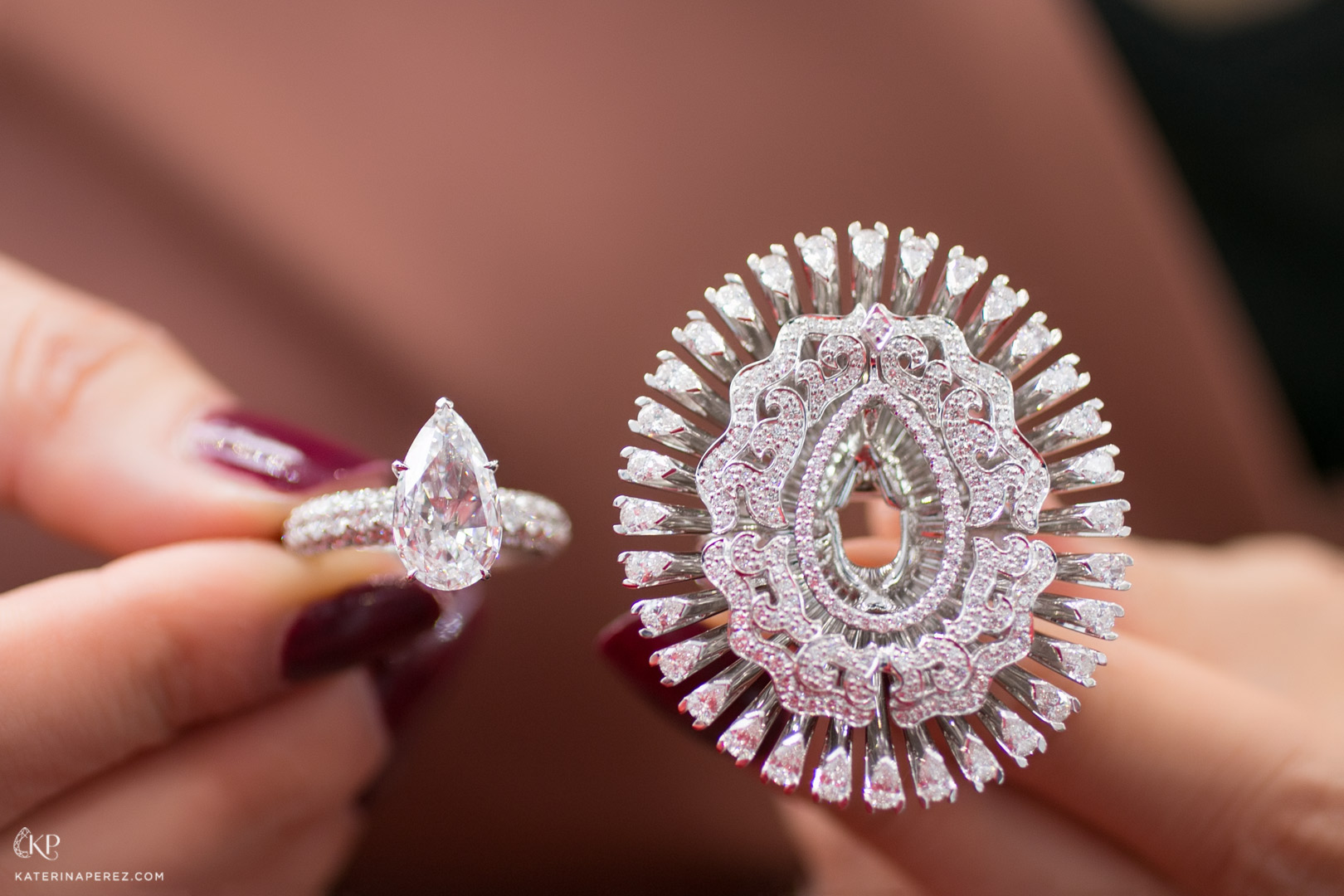  Chamovskikh Sophia solitaire ring with 3.03 cts pear-shaped diamond and its 'jacket'