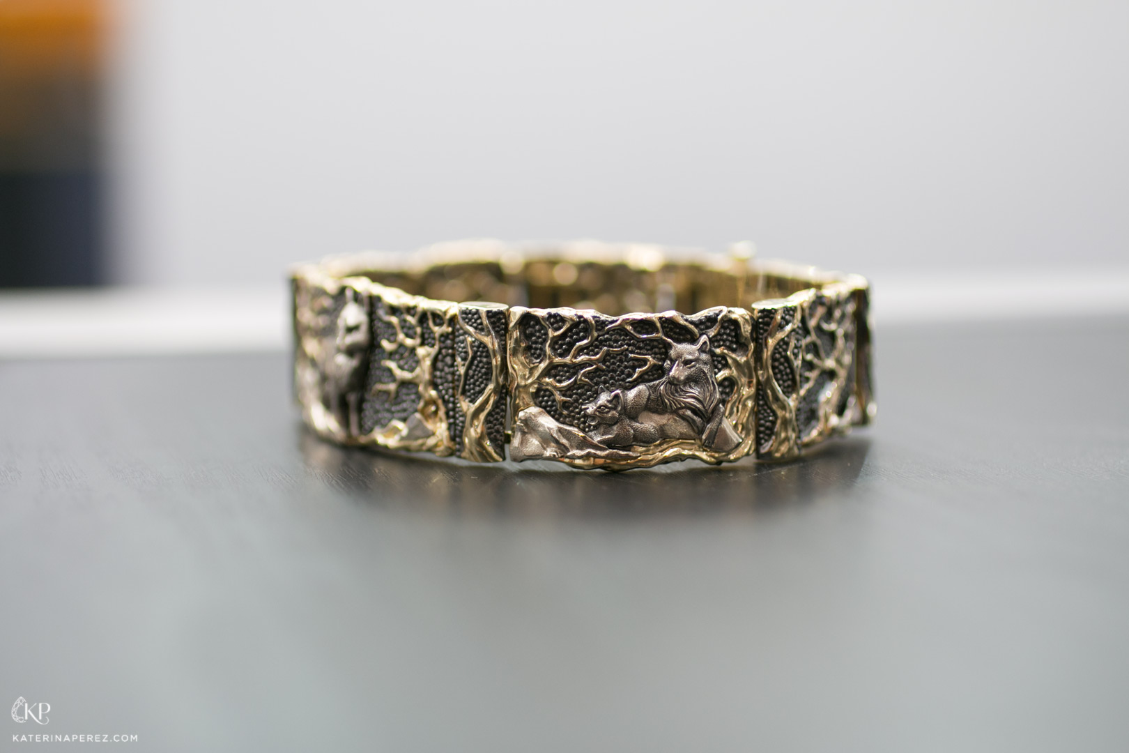  Protector bracelet in yellow and white gold by Echo