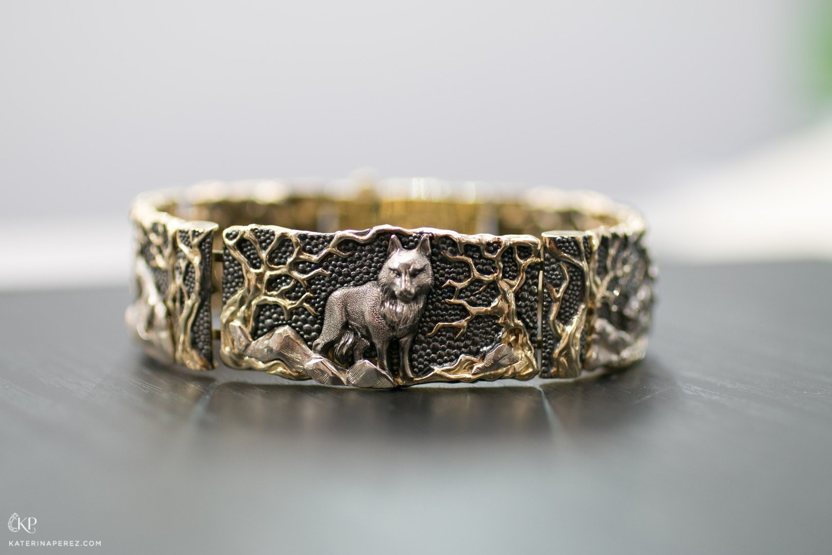 Protector bracelet in yellow and white gold by Echo