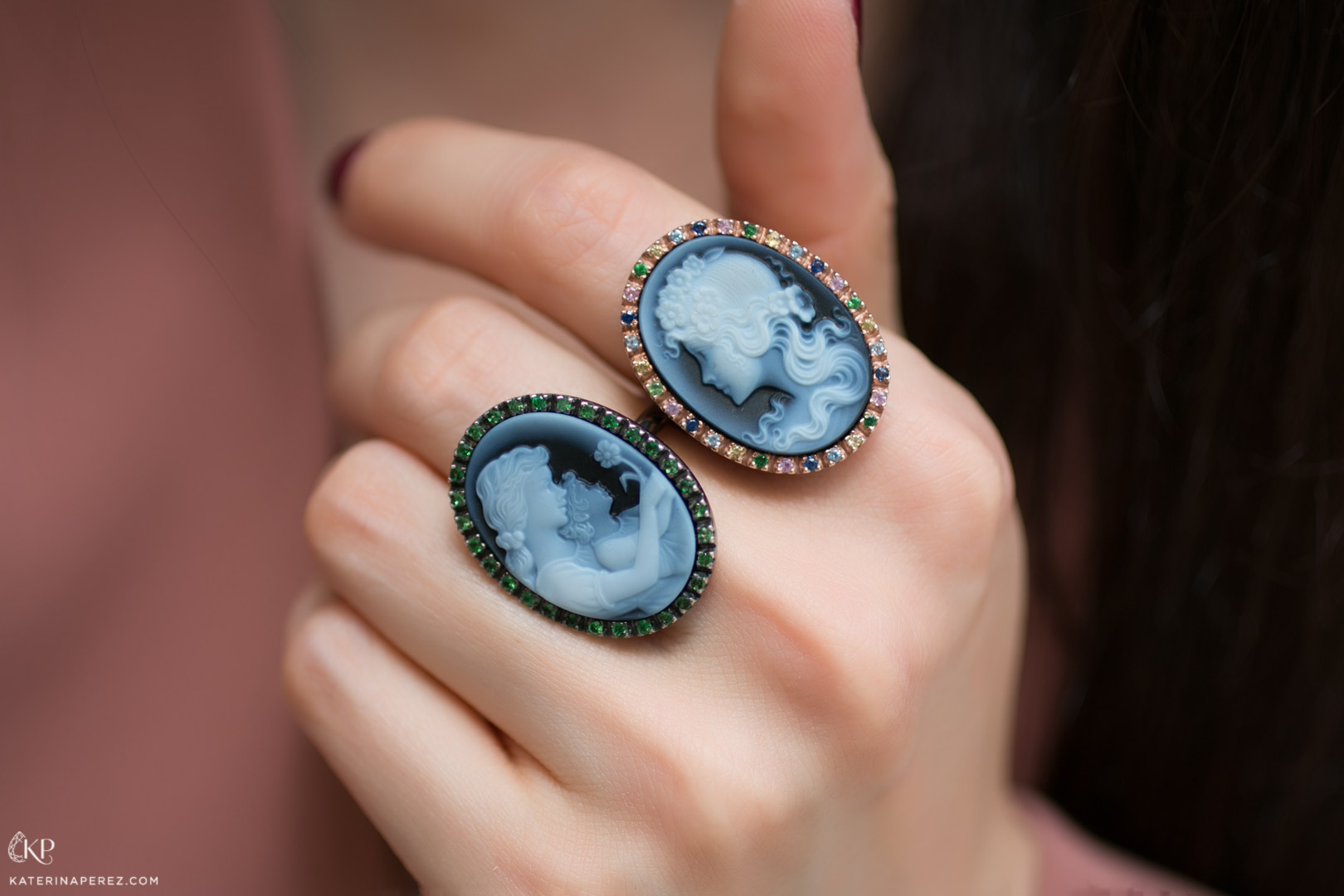  Amedeo cameo rings with multicoloured gemstones