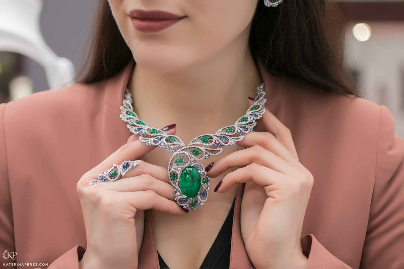  Ringo Birds of Paradise necklace with a 38cts emerald cabochon, sapphires and diamonds