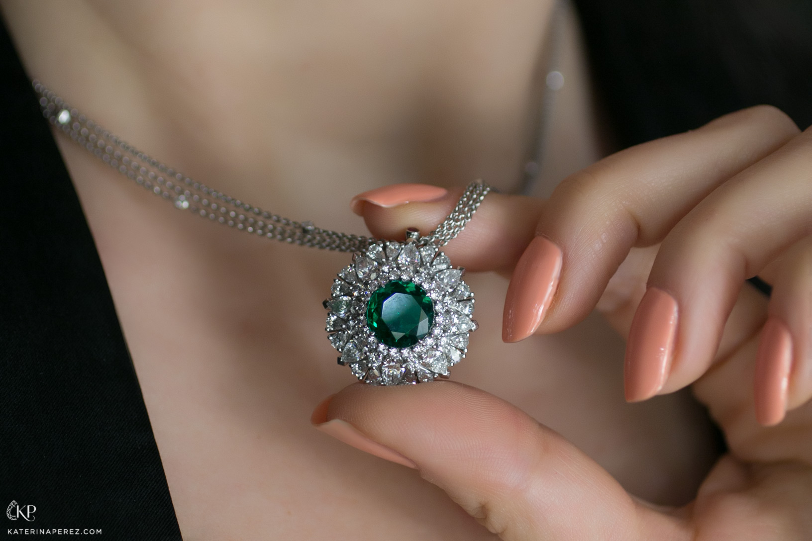  Mystical Garden pendant with Colombian emerald and diamonds 