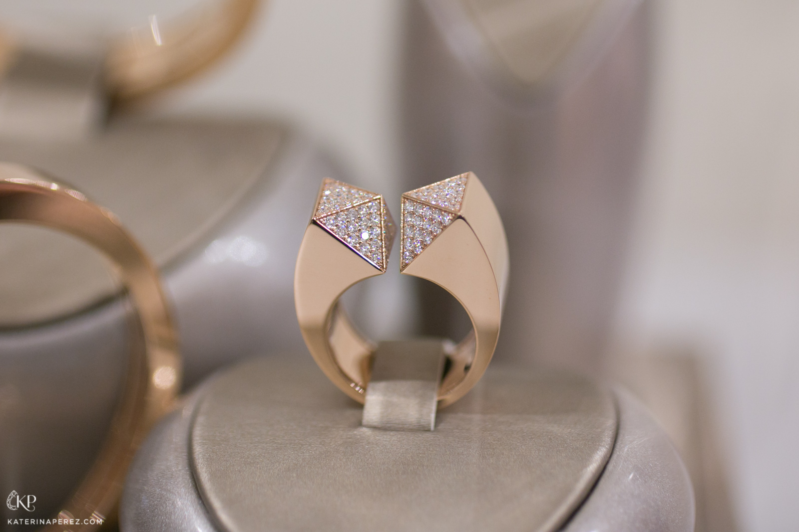  Ring in diamonds and  gold from Sauvage Privé collection