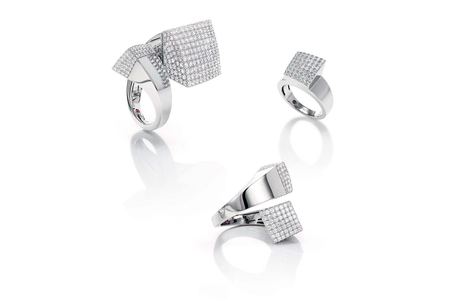  Selection of rings in diamonds and white gold from Sauvage Privé collection