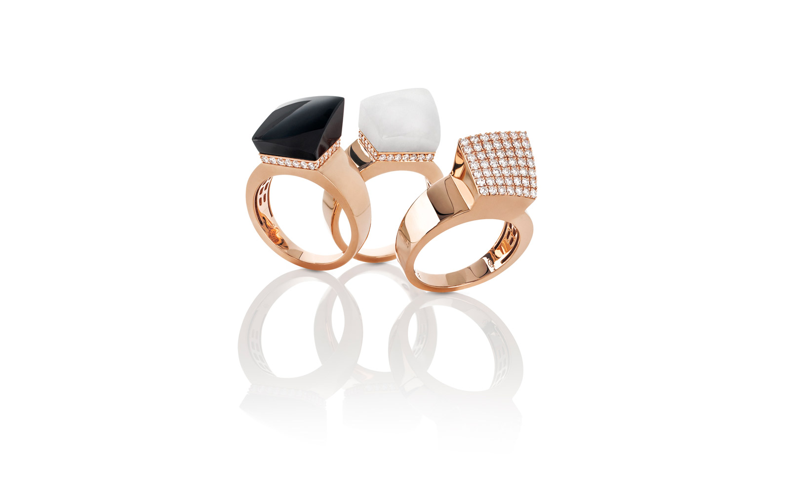  Rose gold rings in black jade, white jade and diamonds from Sauvage Privé collection