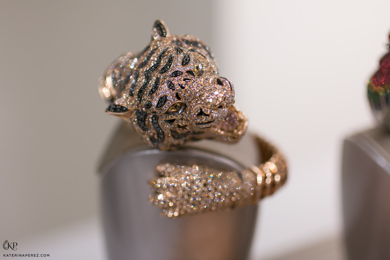  Tiger ring in cognac and black diamonds from Animalier collection
