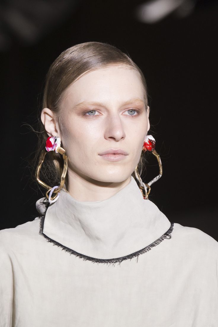 Statement Earrings: Hot Trend to Follow in Winter 2018