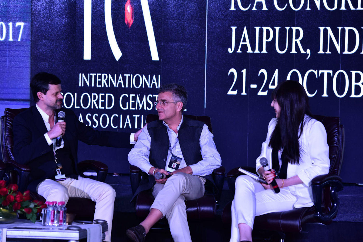  Katerina Perez moderated the talk with Angelo Santini and Gilberto Crova