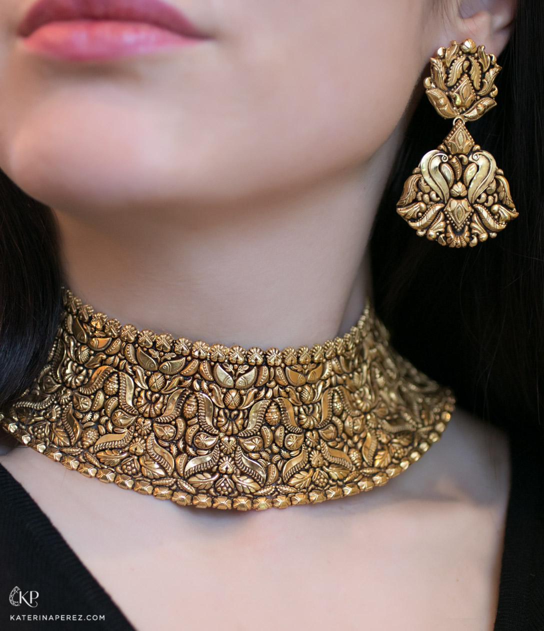 Jaipur Gems Gorgeous Gold chocker necklace and earrings