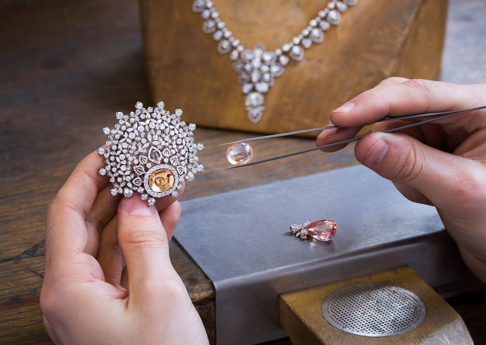 Chaumet ‘Promenades Imperiales’ transformable necklace in 18k white gold, with a 16.31ct Padparadscha Ceylon sapphire, a 9.03 ct Padparadscha Ceylon sapphire and diamonds