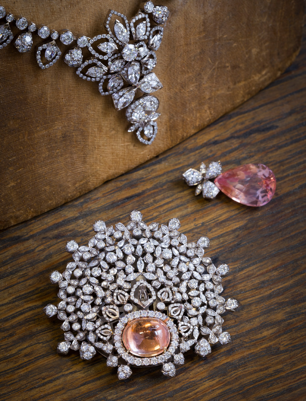 <p>Chaumet ‘Promenades Imperiales’ collection transformable necklace in 18k white gold, with 16.31ct and a 9.03ct Padparadscha Ceylon sapphires and diamonds</p>
