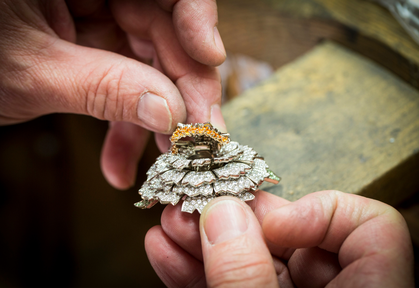 Van Cleef&Arpels Pivoine Secréte watch in the making