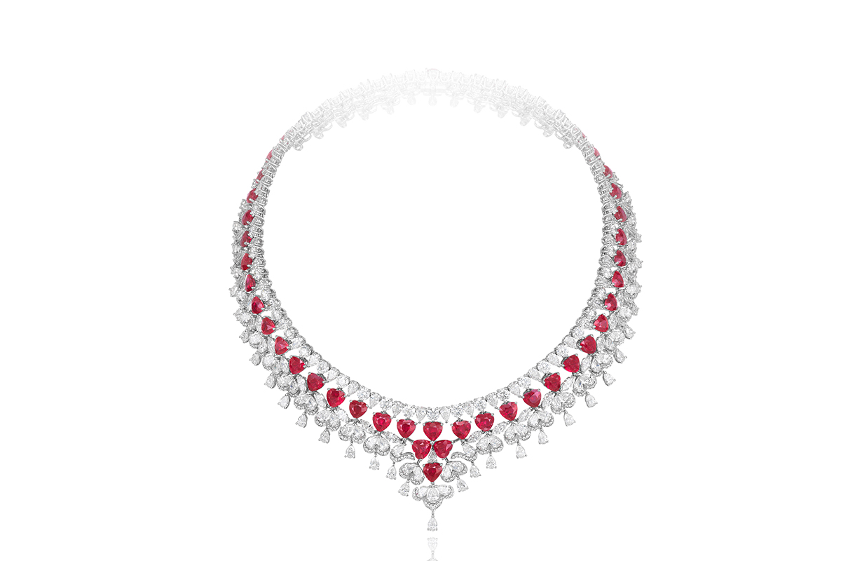 Precious Chopard necklace in 18k white gold set with heart shaped rubies (59cts) and pear-shaped (39.6cts), brilliant-cut (15.6cts) and marquise-cut (10.8cts) diamonds