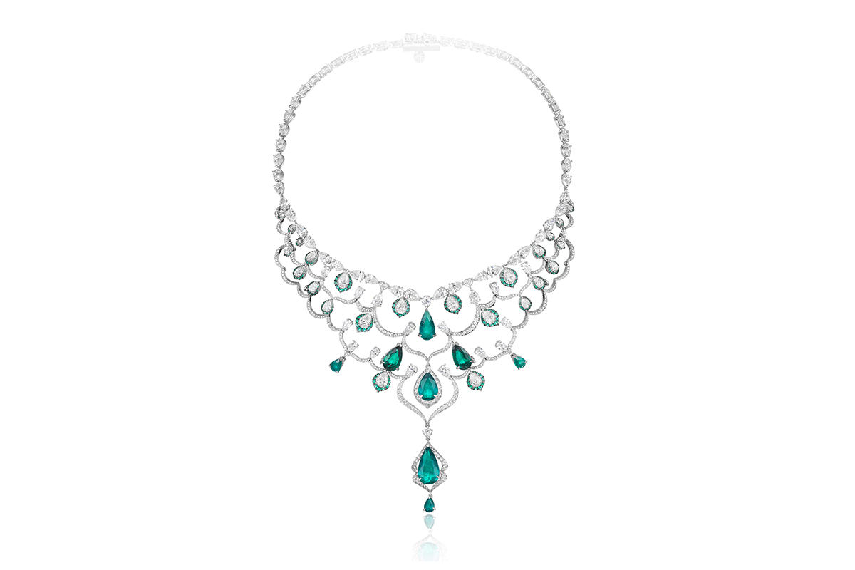  Precious Chopard necklace in 18k white gold set with pear-shaped (14.8cts) and brilliant-cut (1.8ct) emeralds and pear-shaped (37.2cts), brilliant-cut diamonds (3.9cts) and heart shaped diamonds